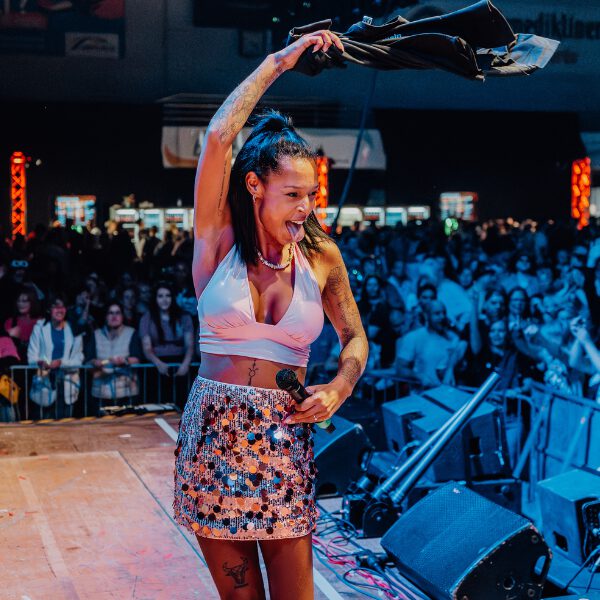 isi-glueck-kuenstler-buchen-mallorca-party